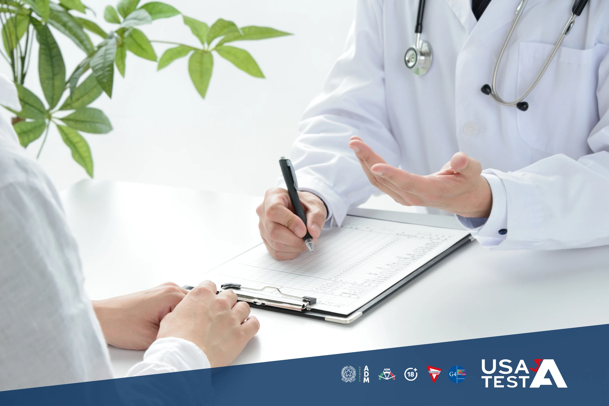 medico in camice compila un modulo su una clipboard mentre parla con una persona durante un colloquio clinico per valutare eventuali sintomi legati al DGA