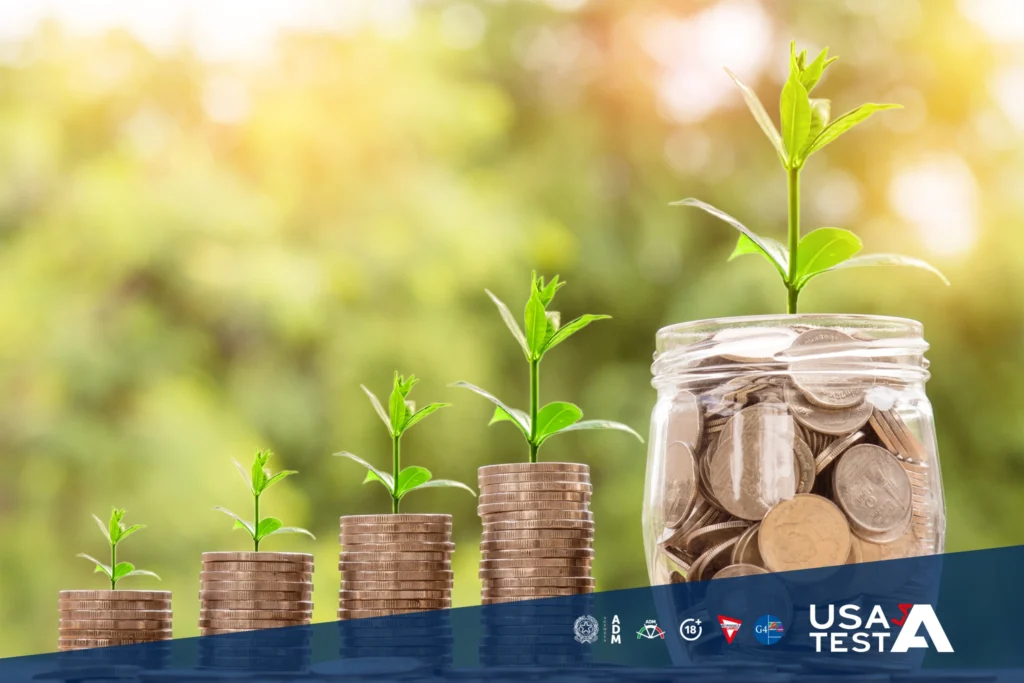Vasetti e pile di monete da cui crescono piantine, simbolo di risparmio e crescita finanziaria.